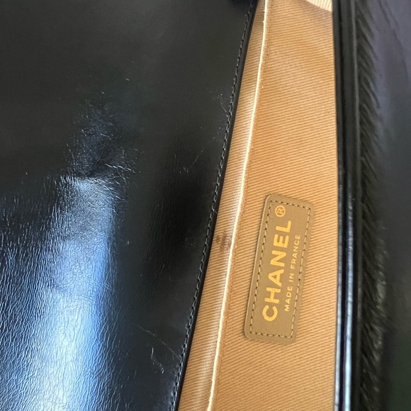 Chanel boy bag has/ps those stains is from lipstick,,price fix no discount - Picture 6 of 13